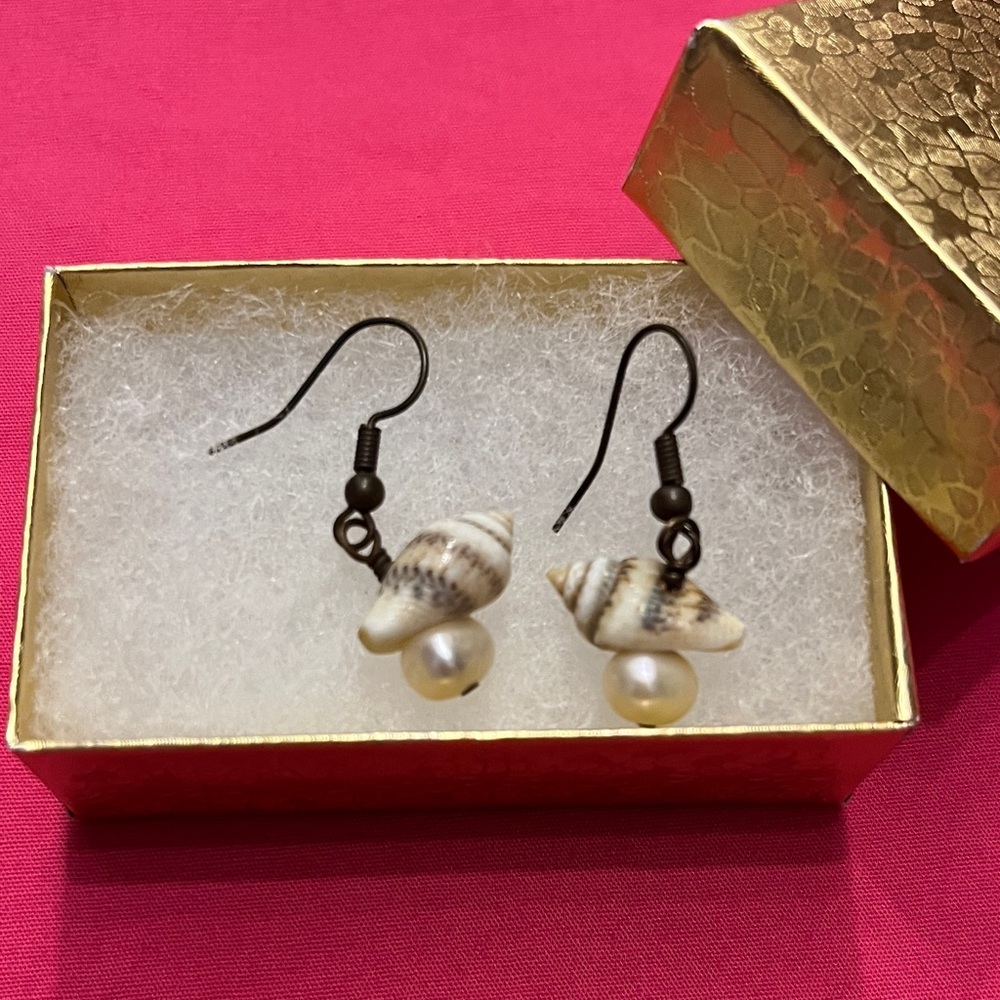 Elegant Shell and Freshwater Pearl Earrings - Full of Coastal Charm!